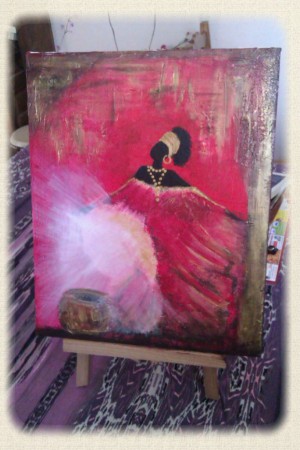 femme sur fond rouge noir et or